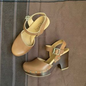 Kork ease leather ankle strap clog heels size 5